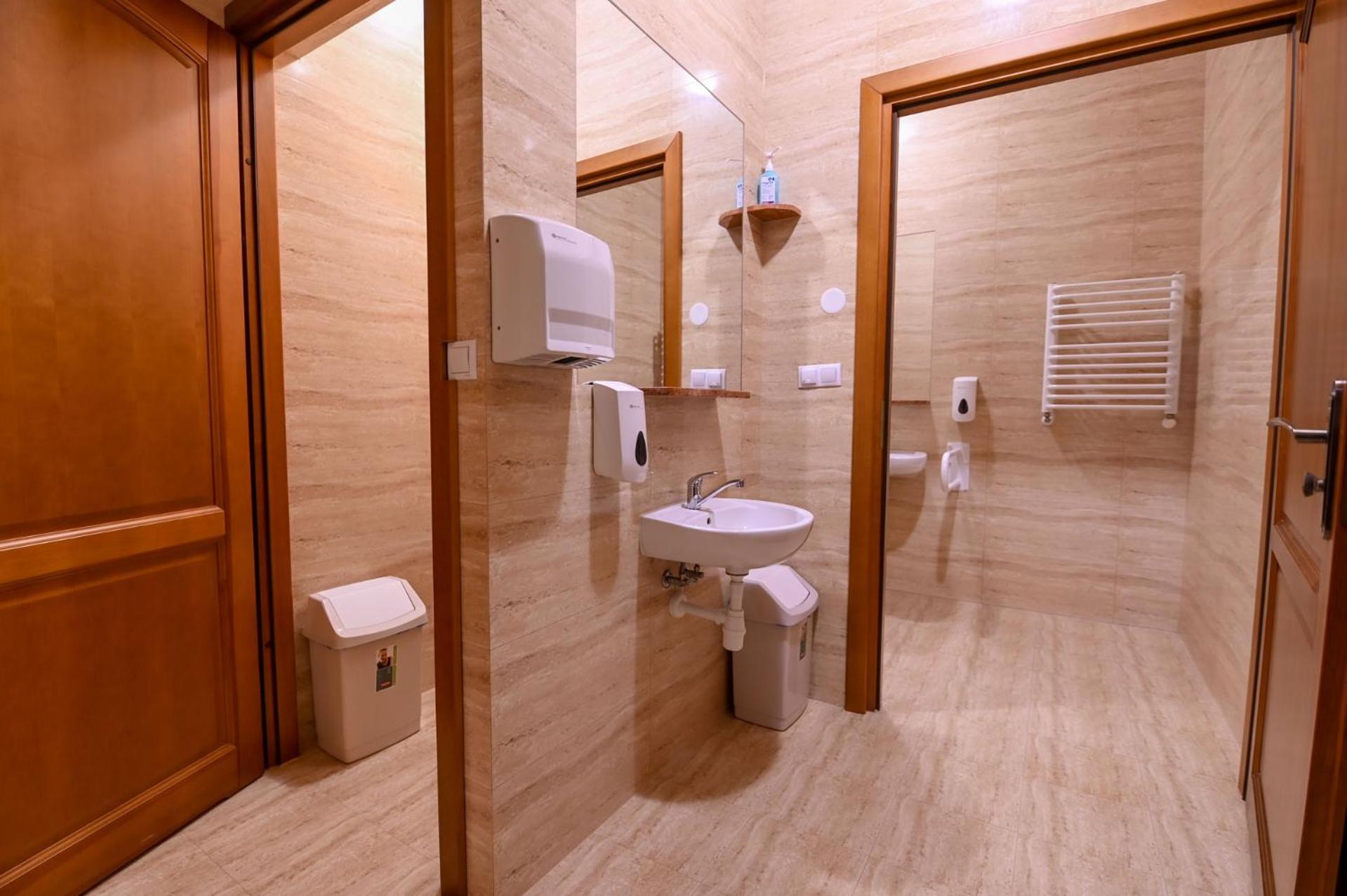 Pod Tatrami 2 - Swietna Lokalizacja, Obok Przystanku Ski Busa Oraz Restauracji, Duzy Parking เบียลกาตัทร์ชันสกา ภายนอก รูปภาพ