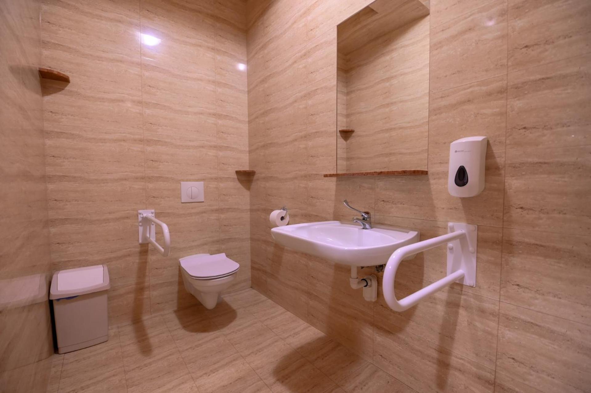 Pod Tatrami 2 - Swietna Lokalizacja, Obok Przystanku Ski Busa Oraz Restauracji, Duzy Parking เบียลกาตัทร์ชันสกา ภายนอก รูปภาพ