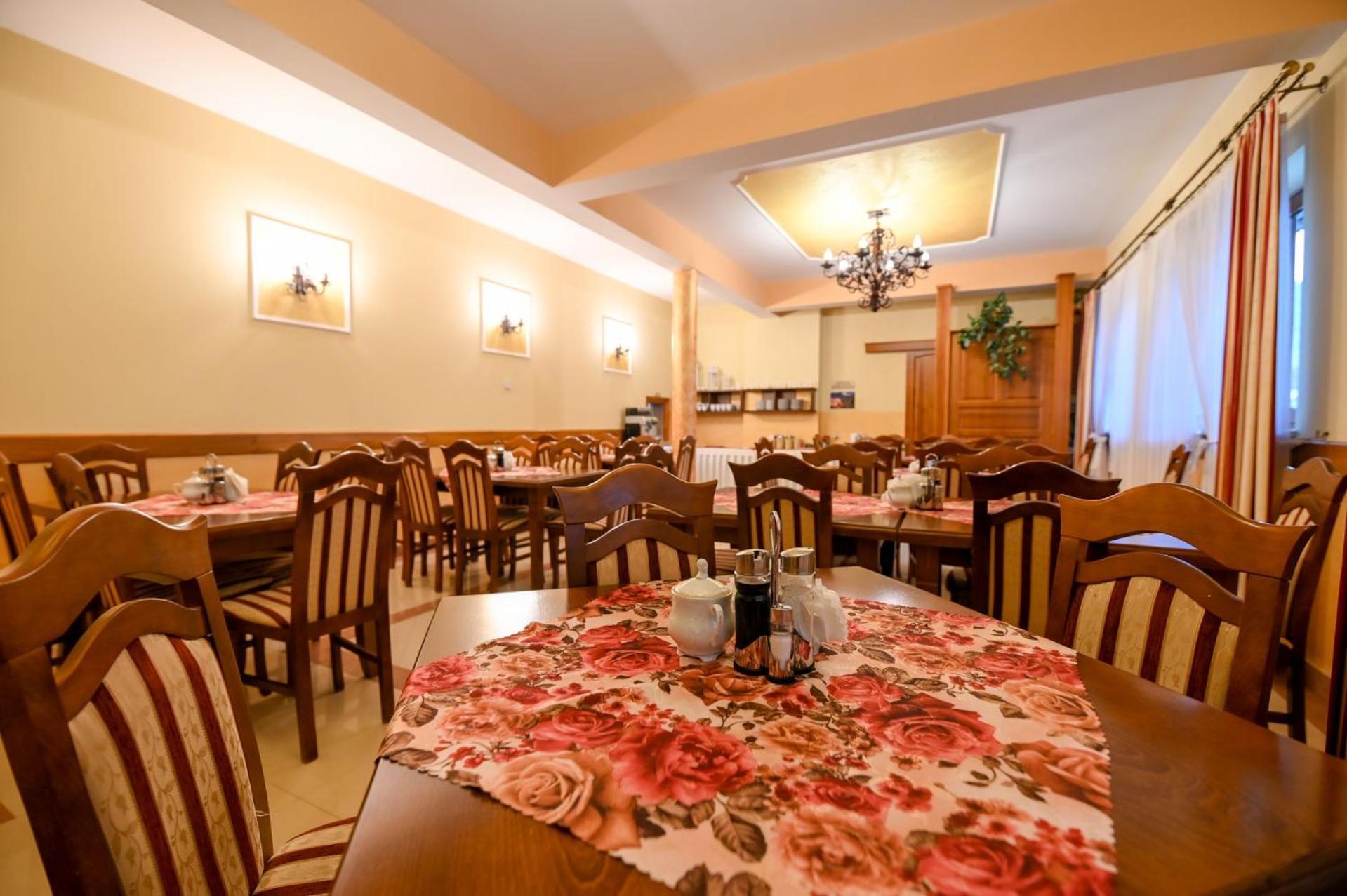 Pod Tatrami 2 - Swietna Lokalizacja, Obok Przystanku Ski Busa Oraz Restauracji, Duzy Parking เบียลกาตัทร์ชันสกา ภายนอก รูปภาพ