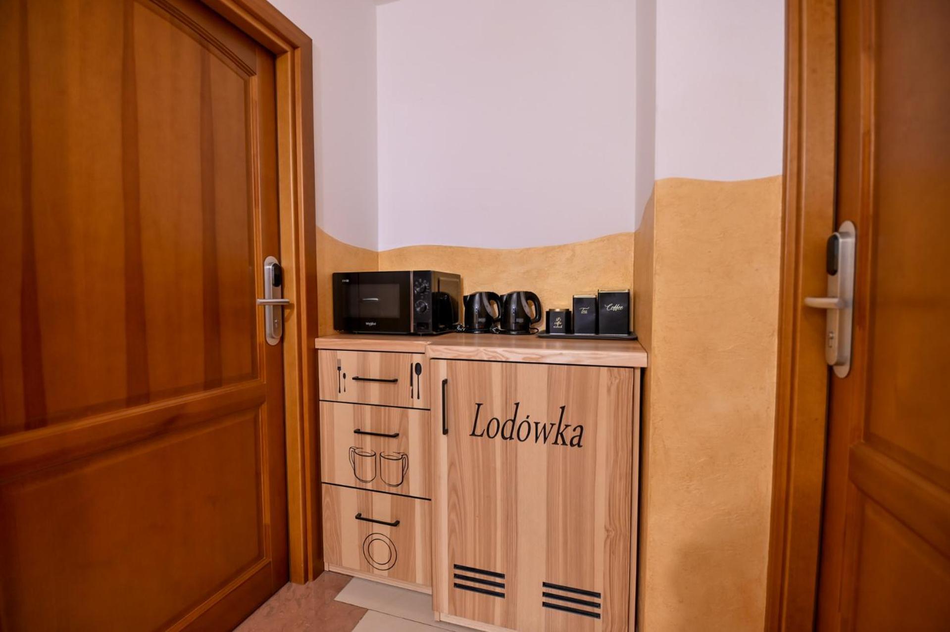 Pod Tatrami 2 - Swietna Lokalizacja, Obok Przystanku Ski Busa Oraz Restauracji, Duzy Parking เบียลกาตัทร์ชันสกา ภายนอก รูปภาพ