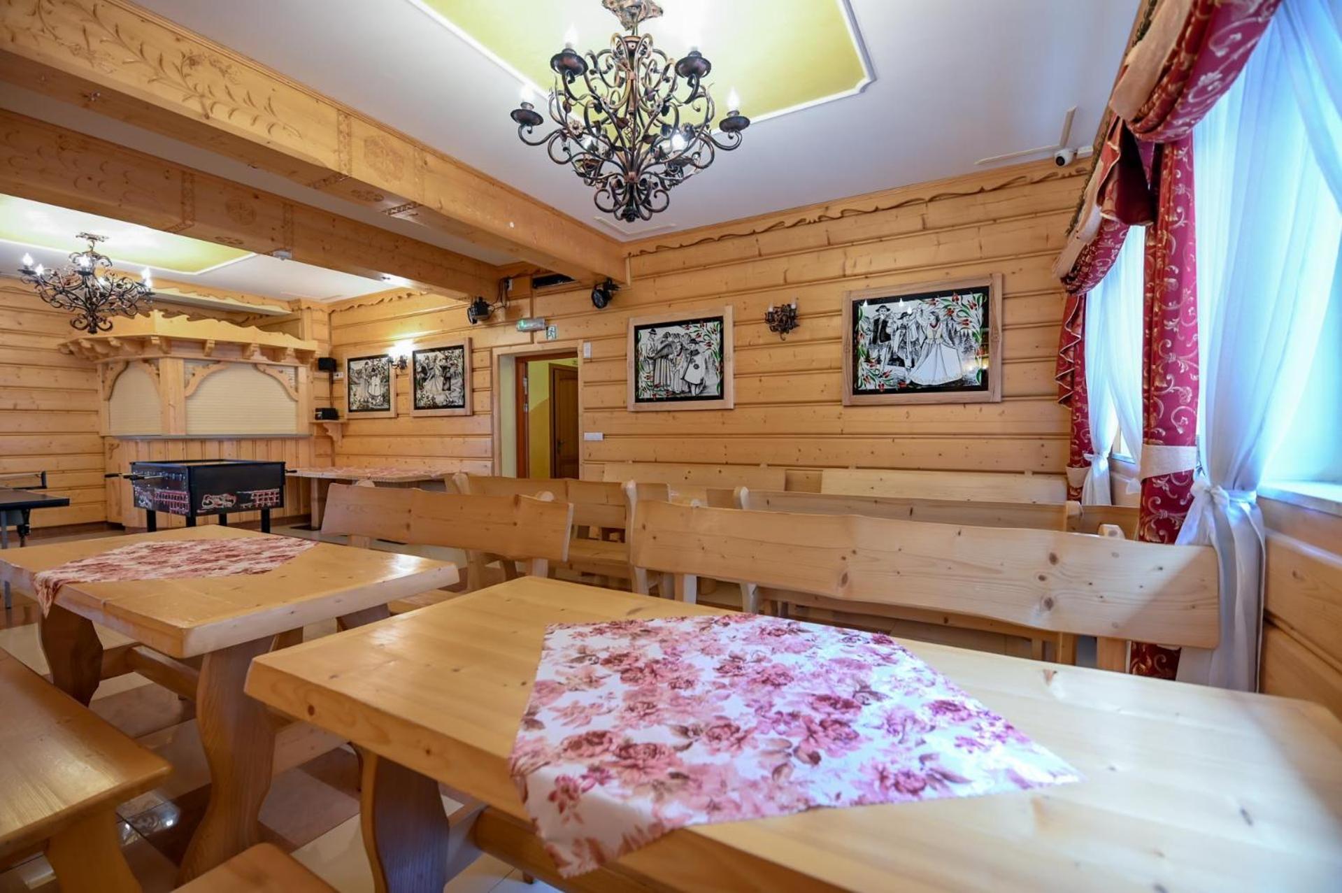 Pod Tatrami 2 - Swietna Lokalizacja, Obok Przystanku Ski Busa Oraz Restauracji, Duzy Parking เบียลกาตัทร์ชันสกา ภายนอก รูปภาพ