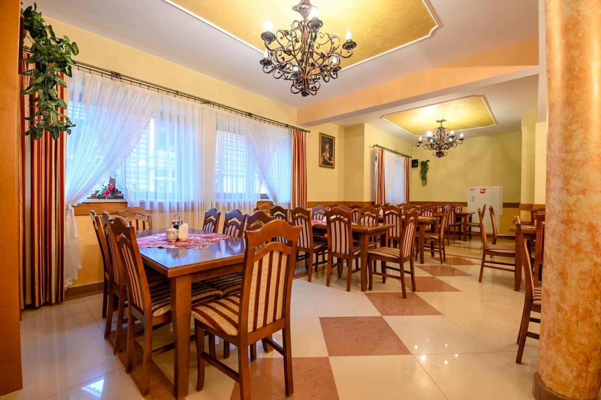 Pod Tatrami 2 - Swietna Lokalizacja, Obok Przystanku Ski Busa Oraz Restauracji, Duzy Parking เบียลกาตัทร์ชันสกา ภายนอก รูปภาพ